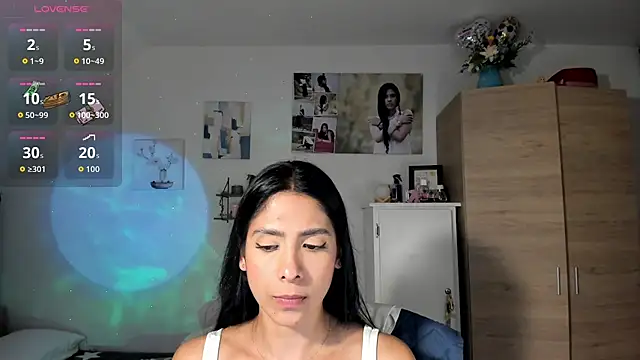 VeronikaOlsen online show from October 28, 2025, 1:31 am