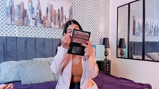 scarlett moore online show from January 24, 2025, 1:57 pm