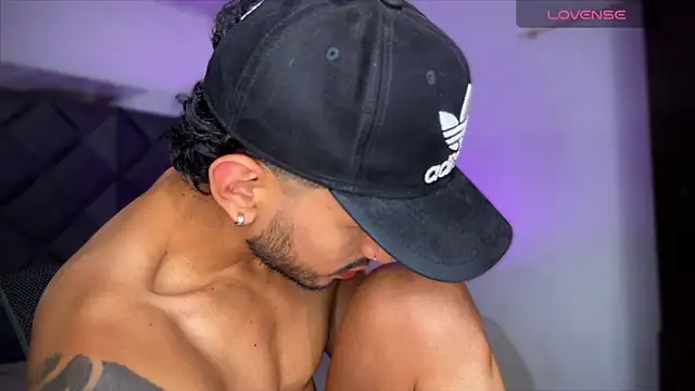 AxelKing1326 online show from February 1, 2025, 10:13 pm