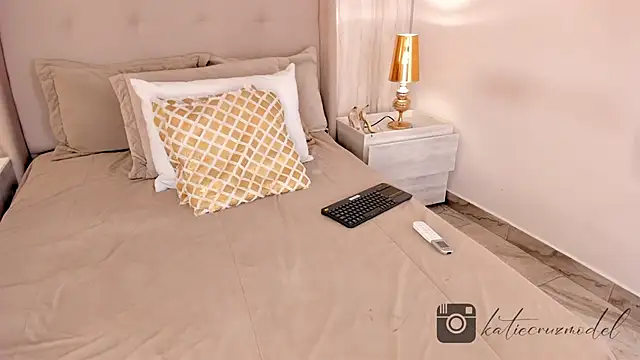 katie cruz online show from February 12, 2025, 7:56 pm