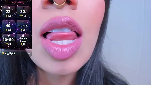 Snapshot of dominique21_ chatting on December 7, 2024, 7:05 am dominique21 online show from December 7, 2024, 7:05 am