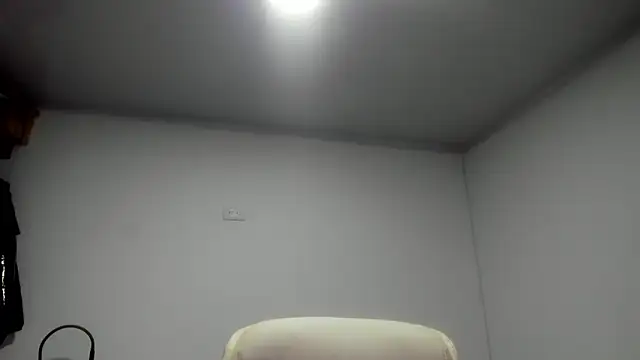 Snapshot of dominique21_ chatting on October 5, 2025, 1:04 am dominique21 online show from October 5, 2025, 1:04 am