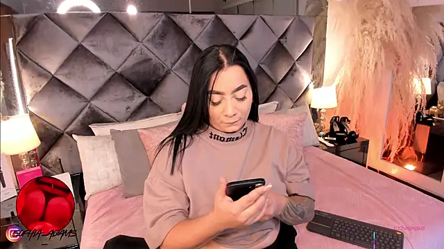 sofhiaa adaams online show from September 15, 2025, 10:32 pm