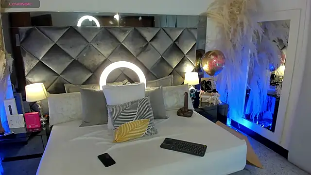 sofhiaa adaams online show from October 7, 2025, 10:07 pm