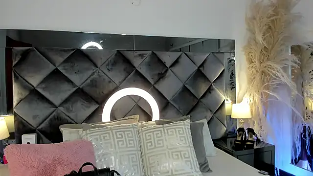 sofhiaa adaams online show from October 18, 2025, 10:10 pm