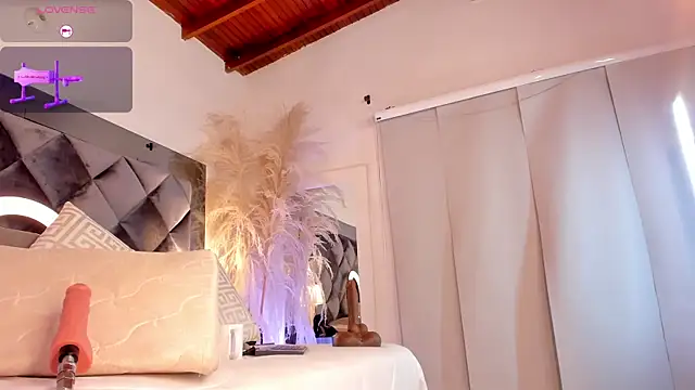 sofhiaa adaams online show from October 28, 2025, 11:18 pm