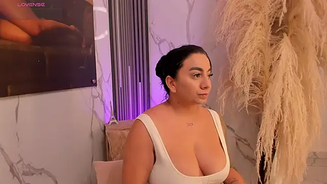 sofhiaa adaams online show from December 16, 2025, 10:59 pm