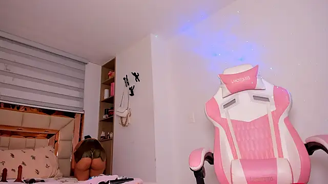 andreafernandz online show from March 3, 2026, 1:12 am