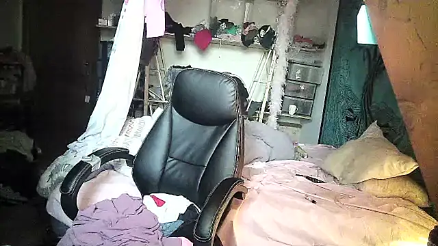 Ombeline1 online show from March 4, 2025, 7:08 am