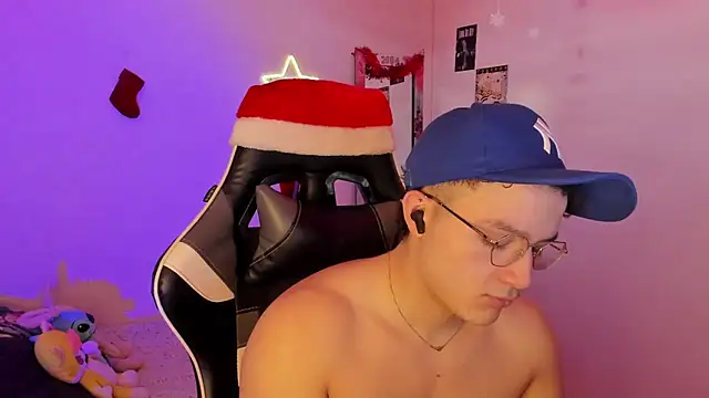 AustinSummerr online show from December 9, 2024, 1:24 pm