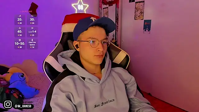 AustinSummerr online show from December 10, 2024, 2:17 pm