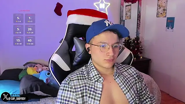 AustinSummerr online show from December 12, 2024, 4:43 pm