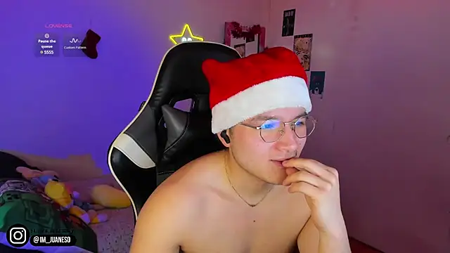 AustinSummerr online show from December 21, 2024, 12:59 pm