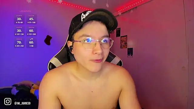 AustinSummerr online show from December 31, 2024, 4:04 pm
