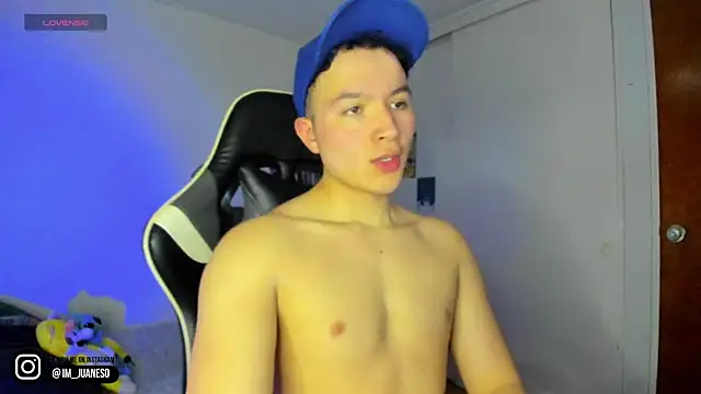 AustinSummerr online show from January 8, 2025, 1:20 pm