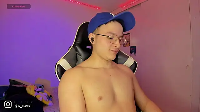 AustinSummerr online show from January 8, 2025, 4:22 pm