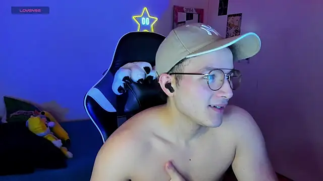 AustinSummerr online show from January 20, 2025, 1:32 pm