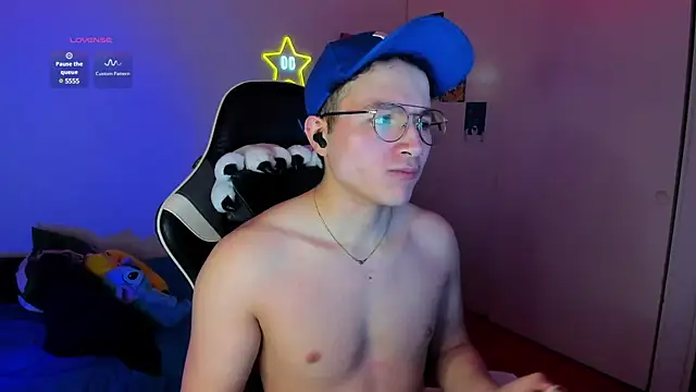 AustinSummerr online show from January 22, 2025, 1:32 pm