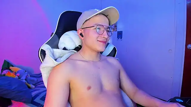 AustinSummerr online show from February 1, 2025, 1:20 pm