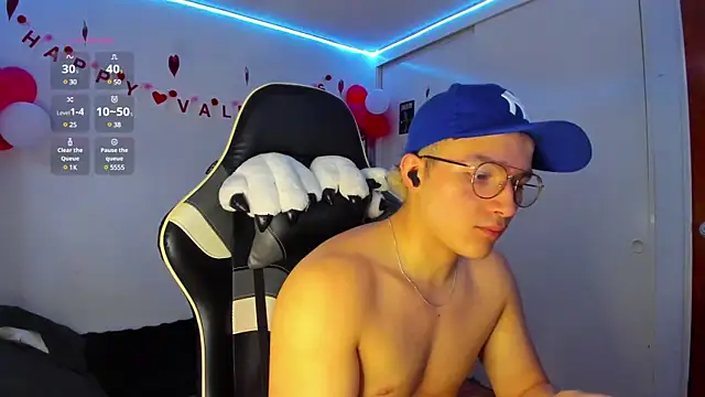 AustinSummerr online show from February 17, 2025, 3:09 pm
