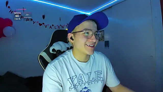 AustinSummerr online show from February 18, 2025, 11:44 am