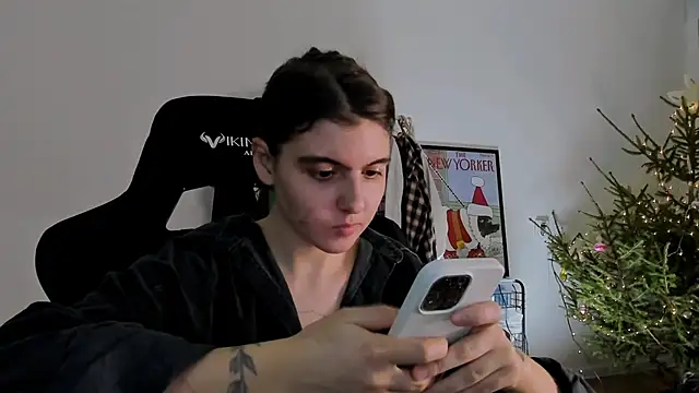 emmamurrr online show from December 26, 2024, 8:21 pm