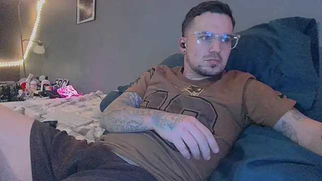 Snapshot of bigcocktat2dude603 chatting on December 28, 2024, 2:10 pm bigcocktat2dude603 online show from December 28, 2024, 2:10 pm