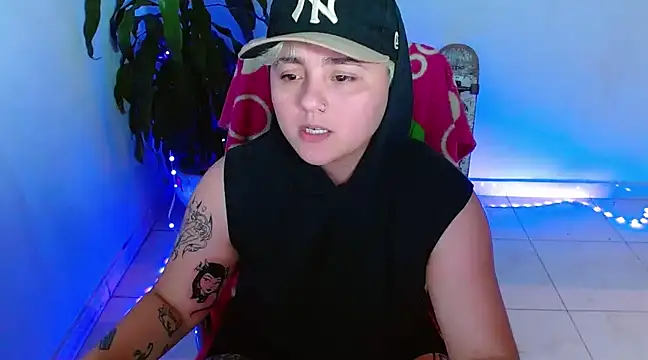 Snapshot of isabeautyx19 chatting on December 7, 2024, 12:52 am isabeautyx19 online show from December 7, 2024, 12:52 am