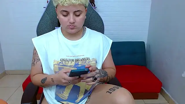 Snapshot of isabeautyx19 chatting on December 18, 2024, 4:28 pm isabeautyx19 online show from December 18, 2024, 4:28 pm