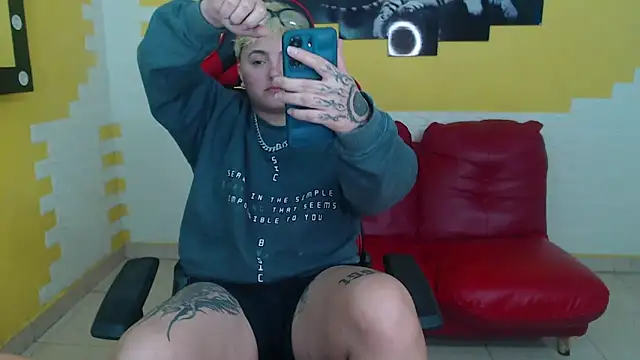 Snapshot of isabeautyx19 chatting on December 20, 2024, 8:45 pm isabeautyx19 online show from December 20, 2024, 8:45 pm