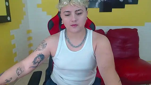 Snapshot of isabeautyx19 chatting on December 23, 2024, 1:13 pm isabeautyx19 online show from December 23, 2024, 1:13 pm