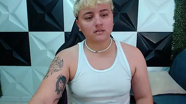 Snapshot of isabeautyx19 chatting on December 28, 2024, 5:57 pm isabeautyx19 online show from December 28, 2024, 5:57 pm