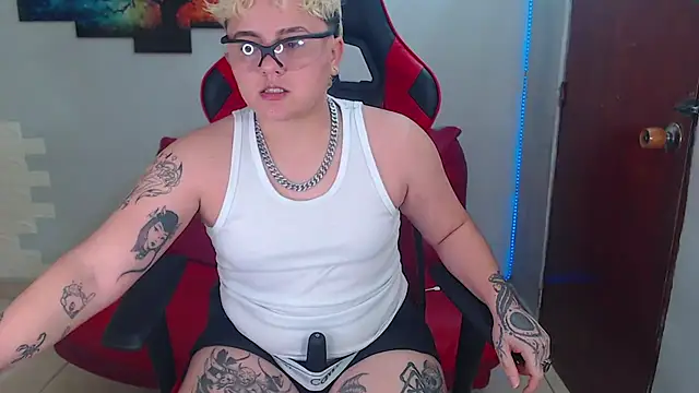 Snapshot of isabeautyx19 chatting on January 8, 2025, 7:24 pm isabeautyx19 online show from January 8, 2025, 7:24 pm