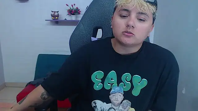 Snapshot of isabeautyx19 chatting on February 8, 2025, 3:41 am isabeautyx19 online show from February 8, 2025, 3:41 am