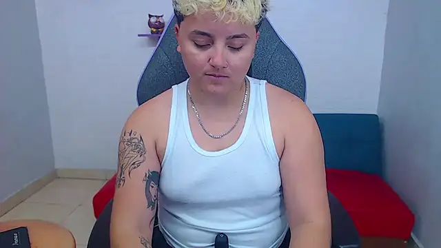 Snapshot of isabeautyx19 chatting on February 12, 2025, 1:30 am isabeautyx19 online show from February 12, 2025, 1:30 am