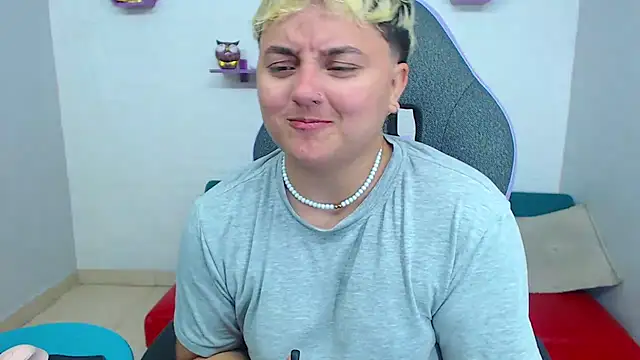 Snapshot of isabeautyx19 chatting on February 22, 2025, 2:06 am isabeautyx19 online show from February 22, 2025, 2:06 am