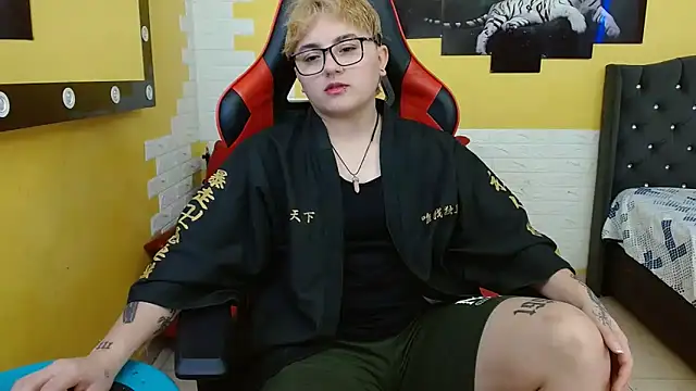 Snapshot of isabeautyx19 chatting on September 10, 2025, 2:11 am isabeautyx19 online show from September 10, 2025, 2:11 am