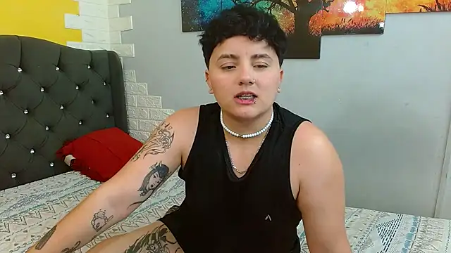 isabeautyx19 online show from October 18, 2025, 2:14 am