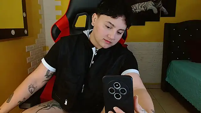 isabeautyx19 online show from October 20, 2025, 2:56 am