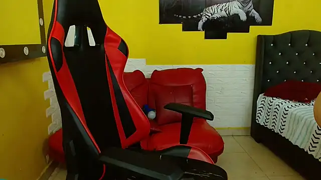 isabeautyx19 online show from October 25, 2025, 2:19 am