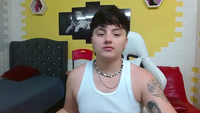 isabeautyx19 online show from April 15, 2026, 8:20 pm