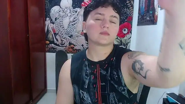 isabeautyx19 online show from April 19, 2026, 11:18 pm