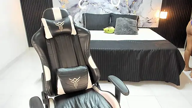 Ivy 16 online show from February 21, 2025, 12:06 pm