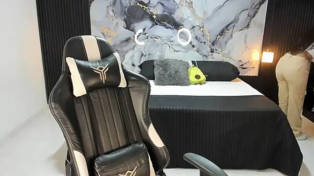 Ivy 16 online show from March 19, 2025, 12:01 pm