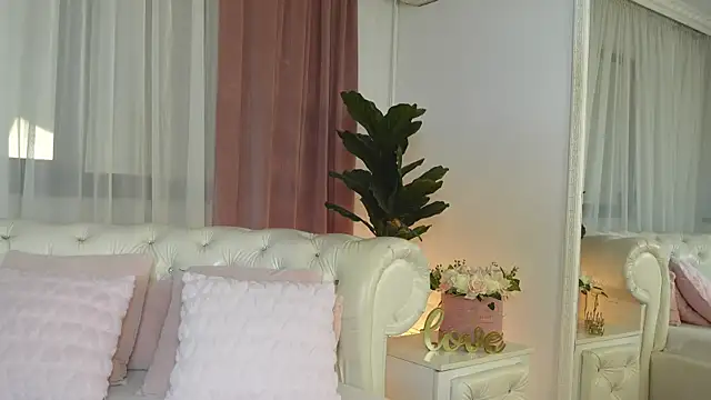 NinaCrystal1 online show from July 20, 2026, 10:39 am