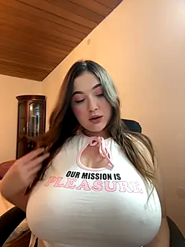 Snapshot of Kamilla_Loop chatting on September 18, 2025, 8:44 pm Kamilla Loop online show from September 18, 2025, 8:44 pm