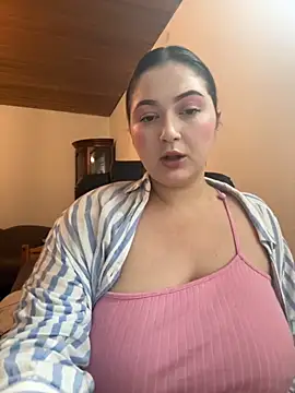 Snapshot of Kamilla_Loop chatting on October 28, 2025, 9:39 pm Kamilla Loop online show from October 28, 2025, 9:39 pm