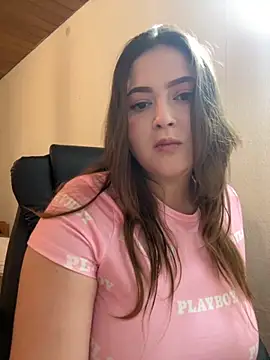 Snapshot of Kamilla_Loop chatting on October 29, 2025, 9:38 pm Kamilla Loop online show from October 29, 2025, 9:38 pm