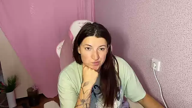 Katrin  kiss online show from October 24, 2025, 10:55 am