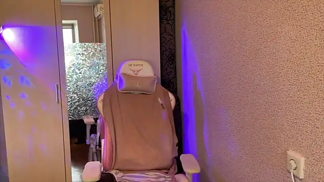 Katrin  kiss online show from March 27, 2026, 1:00 pm